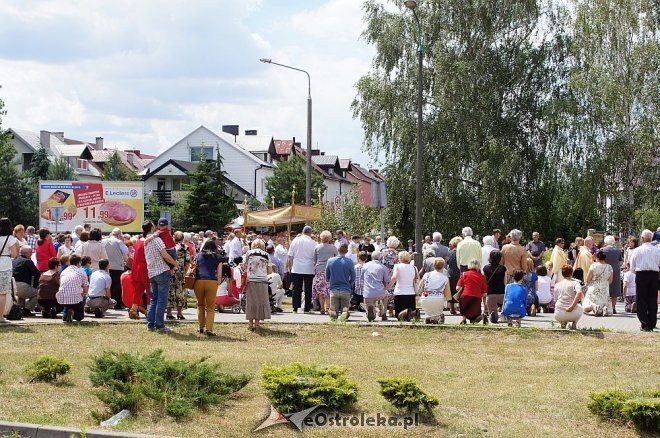 Procesja Bożego Ciała parafii pw. Zbawiciela Świata [19.06.2014] - zdjęcie #1 - eOstroleka.pl