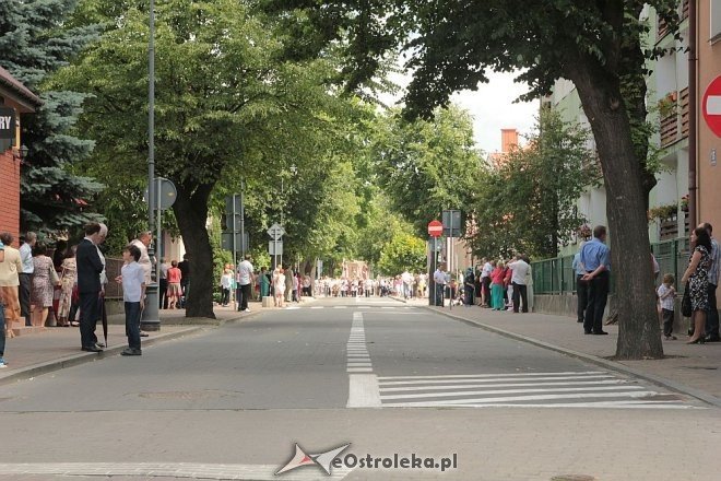 Procesja Bożego Ciała w sanktuarium pw. św Antoniego Padewskiego [19.06.2014] - zdjęcie #5 - eOstroleka.pl