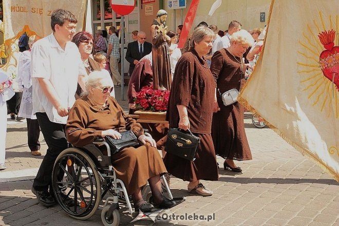Procesja Bożego Ciała w sanktuarium pw. św Antoniego Padewskiego [19.06.2014] - zdjęcie #12 - eOstroleka.pl