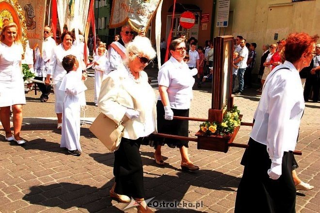 Procesja Bożego Ciała w sanktuarium pw. św Antoniego Padewskiego [19.06.2014] - zdjęcie #19 - eOstroleka.pl