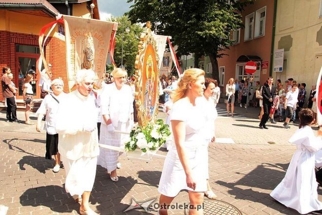 Procesja Bożego Ciała w sanktuarium pw. św Antoniego Padewskiego [19.06.2014] - zdjęcie #21 - eOstroleka.pl