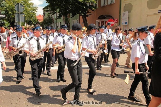 Procesja Bożego Ciała w sanktuarium pw. św Antoniego Padewskiego [19.06.2014] - zdjęcie #104 - eOstroleka.pl