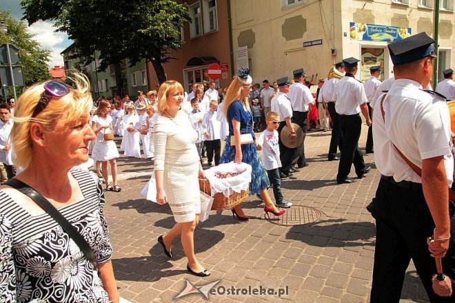 Procesja Bożego Ciała w sanktuarium pw. św Antoniego Padewskiego [19.06.2014] - zdjęcie #100 - eOstroleka.pl