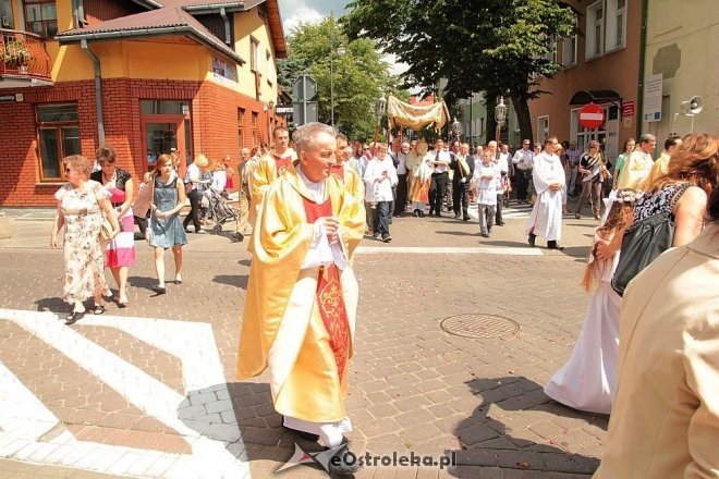 Procesja Bożego Ciała w sanktuarium pw. św Antoniego Padewskiego [19.06.2014] - zdjęcie #58 - eOstroleka.pl