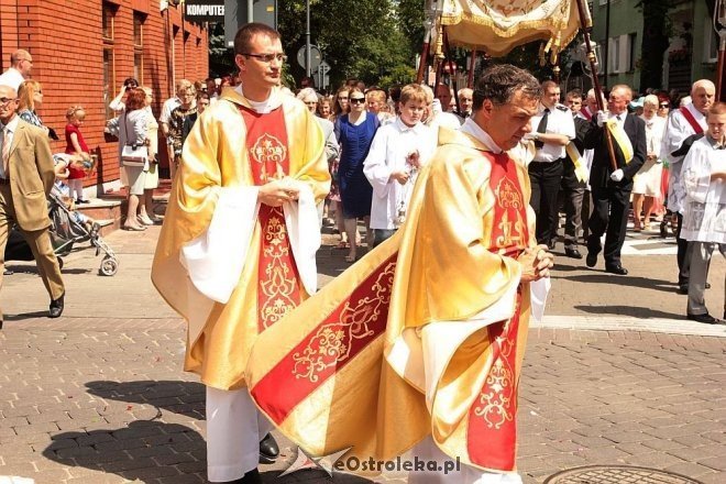 Procesja Bożego Ciała w sanktuarium pw. św Antoniego Padewskiego [19.06.2014] - zdjęcie #90 - eOstroleka.pl