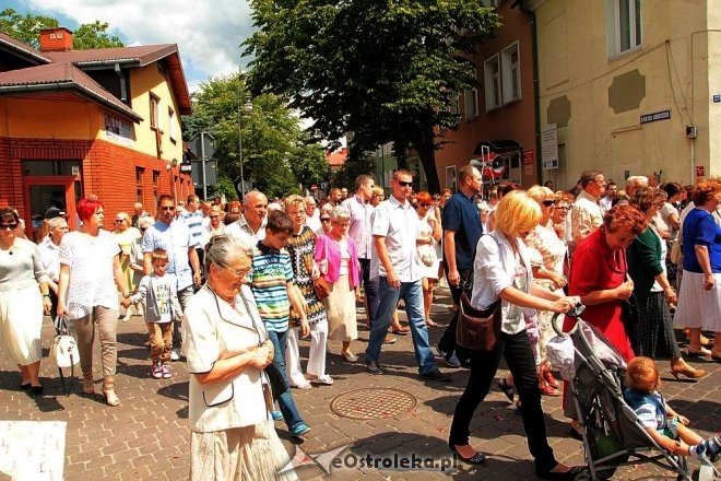 Procesja Bożego Ciała w sanktuarium pw. św Antoniego Padewskiego [19.06.2014] - zdjęcie #82 - eOstroleka.pl