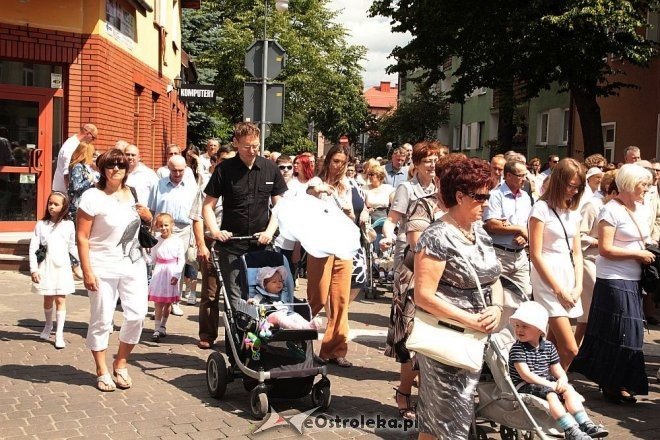 Procesja Bożego Ciała w sanktuarium pw. św Antoniego Padewskiego [19.06.2014] - zdjęcie #75 - eOstroleka.pl