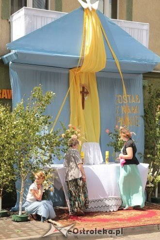 Procesja Bożego Ciała w sanktuarium pw. św Antoniego Padewskiego [19.06.2014] - zdjęcie #52 - eOstroleka.pl