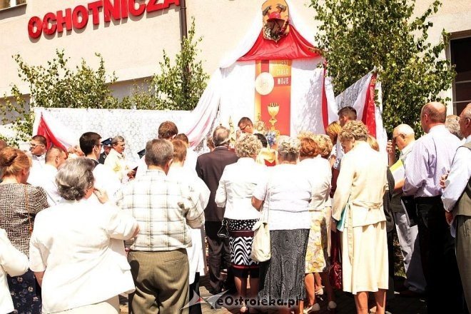 Procesja Bożego Ciała w sanktuarium pw. św Antoniego Padewskiego [19.06.2014] - zdjęcie #50 - eOstroleka.pl