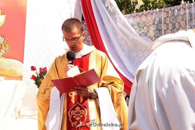 Procesja Bożego Ciała w sanktuarium pw. św Antoniego Padewskiego [19.06.2014] - zdjęcie #47 - eOstroleka.pl
