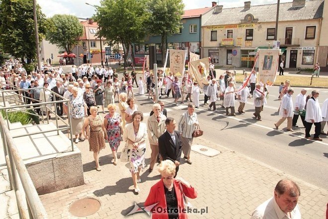 Procesja Bożego Ciała w sanktuarium pw. św Antoniego Padewskiego [19.06.2014] - zdjęcie #44 - eOstroleka.pl