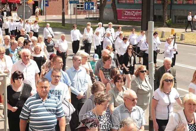 Procesja Bożego Ciała w sanktuarium pw. św Antoniego Padewskiego [19.06.2014] - zdjęcie #43 - eOstroleka.pl