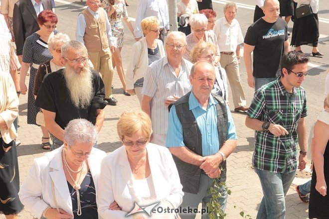 Procesja Bożego Ciała w sanktuarium pw. św Antoniego Padewskiego [19.06.2014] - zdjęcie #41 - eOstroleka.pl
