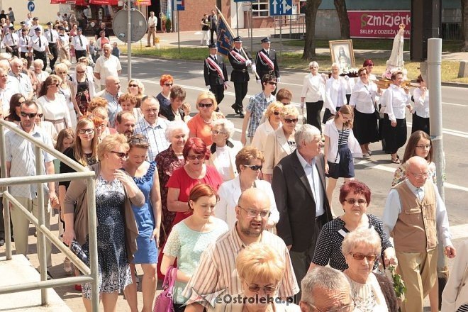 Procesja Bożego Ciała w sanktuarium pw. św Antoniego Padewskiego [19.06.2014] - zdjęcie #40 - eOstroleka.pl