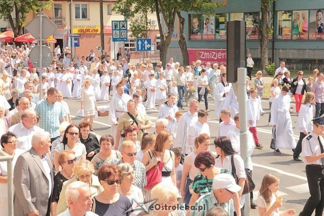Procesja Bożego Ciała w sanktuarium pw. św Antoniego Padewskiego [19.06.2014] - zdjęcie #35 - eOstroleka.pl