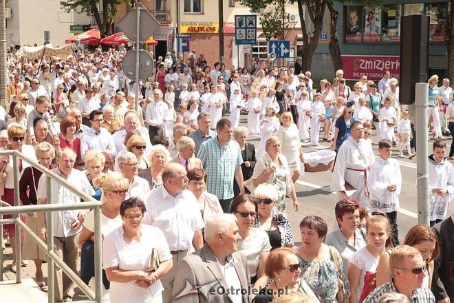 Procesja Bożego Ciała w sanktuarium pw. św Antoniego Padewskiego [19.06.2014] - zdjęcie #34 - eOstroleka.pl