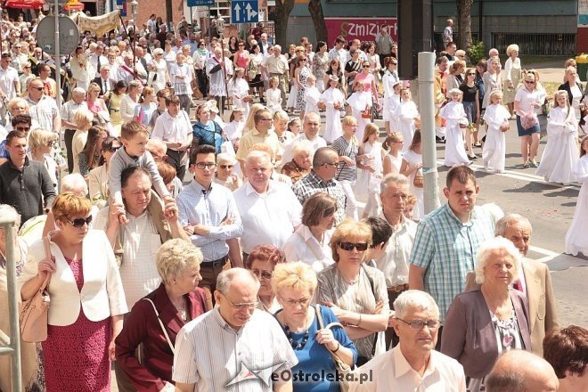 Procesja Bożego Ciała w sanktuarium pw. św Antoniego Padewskiego [19.06.2014] - zdjęcie #32 - eOstroleka.pl