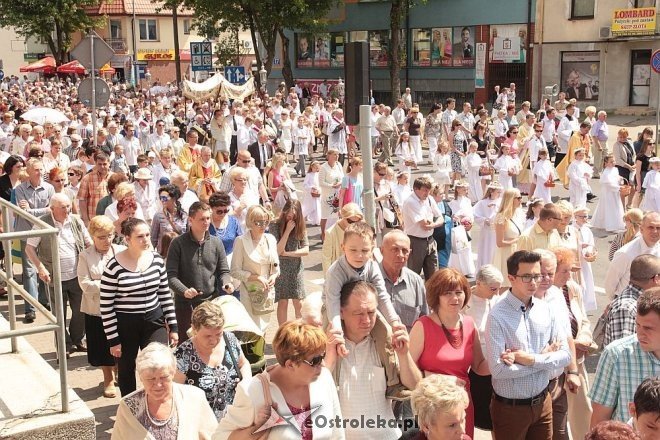 Procesja Bożego Ciała w sanktuarium pw. św Antoniego Padewskiego [19.06.2014] - zdjęcie #30 - eOstroleka.pl