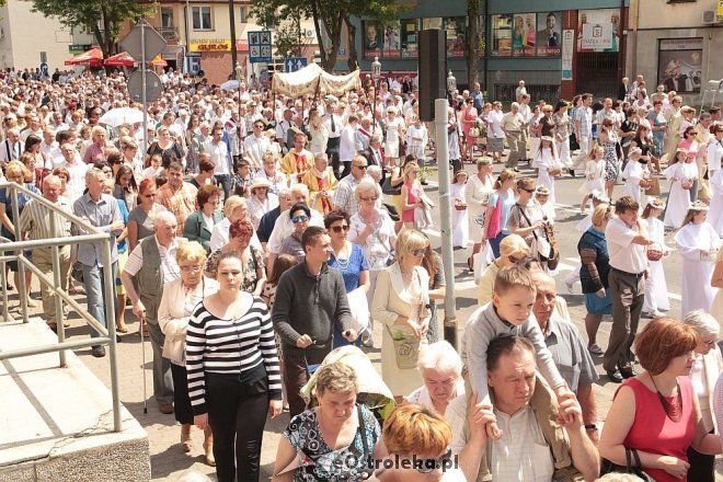 Procesja Bożego Ciała w sanktuarium pw. św Antoniego Padewskiego [19.06.2014] - zdjęcie #29 - eOstroleka.pl