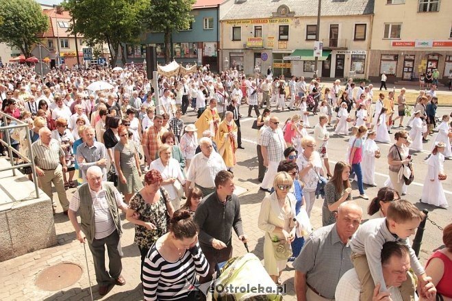 Procesja Bożego Ciała w sanktuarium pw. św Antoniego Padewskiego [19.06.2014] - zdjęcie #28 - eOstroleka.pl