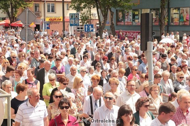 Procesja Bożego Ciała w sanktuarium pw. św Antoniego Padewskiego [19.06.2014] - zdjęcie #25 - eOstroleka.pl