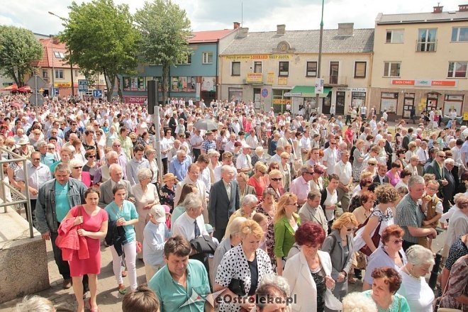 Procesja Bożego Ciała w sanktuarium pw. św Antoniego Padewskiego [19.06.2014] - zdjęcie #22 - eOstroleka.pl