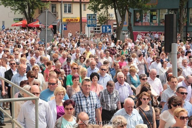 Procesja Bożego Ciała w sanktuarium pw. św Antoniego Padewskiego [19.06.2014] - zdjęcie #19 - eOstroleka.pl