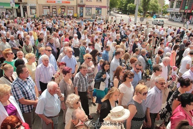 Procesja Bożego Ciała w sanktuarium pw. św Antoniego Padewskiego [19.06.2014] - zdjęcie #14 - eOstroleka.pl