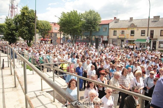 Procesja Bożego Ciała w sanktuarium pw. św Antoniego Padewskiego [19.06.2014] - zdjęcie #9 - eOstroleka.pl
