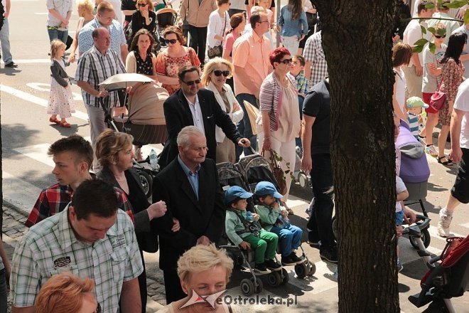 Procesja Bożego Ciała w sanktuarium pw. św Antoniego Padewskiego [19.06.2014] - zdjęcie #2 - eOstroleka.pl