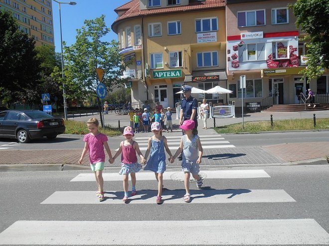 Maluchy z miejskiej „ósemki” wiedzą jak być bezpiecznym w wakacje [22.06.2014] - zdjęcie #4 - eOstroleka.pl