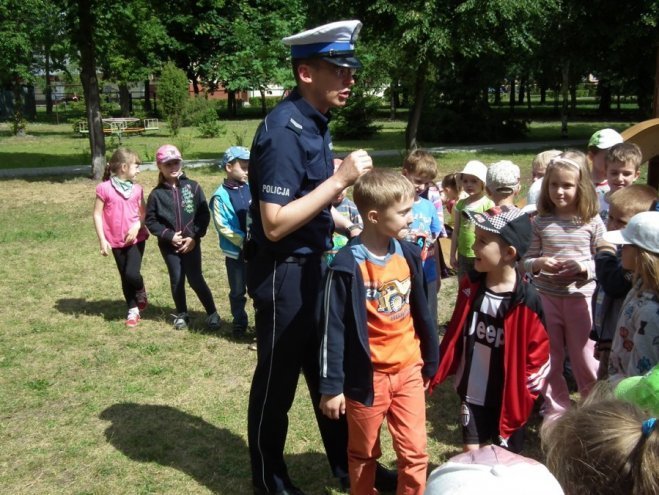 Policja: Profilaktyka wśród przedszkolaków [26.06.2014] - zdjęcie #2 - eOstroleka.pl