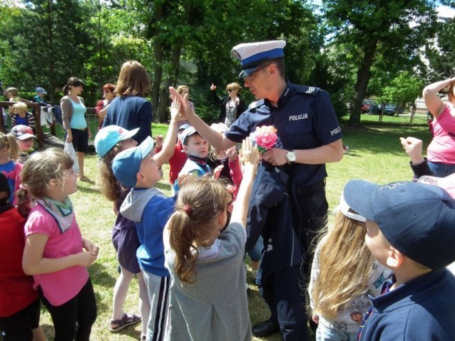 Policja: Profilaktyka wśród przedszkolaków [26.06.2014] - zdjęcie #6 - eOstroleka.pl