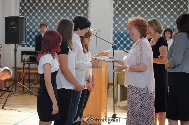 Uroczyste zakończenie roku szkolnego w Gimnazjum nr 2 [ZDJĘCIA] - zdjęcie #5 - eOstroleka.pl