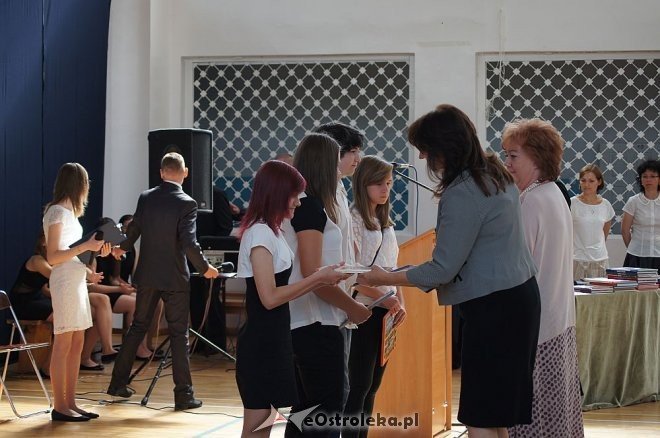 Uroczyste zakończenie roku szkolnego w Gimnazjum nr 2 [ZDJĘCIA] - zdjęcie #6 - eOstroleka.pl