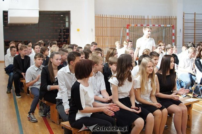 Uroczyste zakończenie roku szkolnego w Gimnazjum nr 2 [ZDJĘCIA] - zdjęcie #14 - eOstroleka.pl