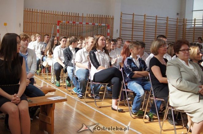 Uroczyste zakończenie roku szkolnego w Gimnazjum nr 2 [ZDJĘCIA] - zdjęcie #15 - eOstroleka.pl