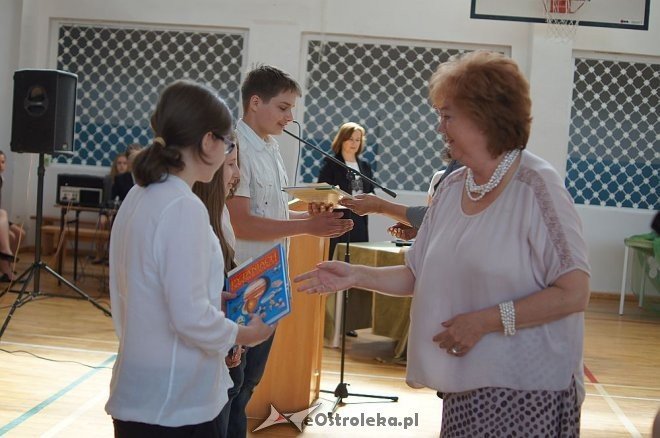 Uroczyste zakończenie roku szkolnego w Gimnazjum nr 2 [ZDJĘCIA] - zdjęcie #19 - eOstroleka.pl