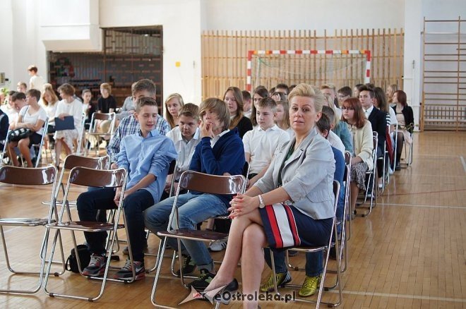 Uroczyste zakończenie roku szkolnego w Gimnazjum nr 2 [ZDJĘCIA] - zdjęcie #21 - eOstroleka.pl