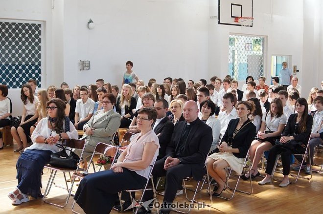 Uroczyste zakończenie roku szkolnego w Gimnazjum nr 2 [ZDJĘCIA] - zdjęcie #10 - eOstroleka.pl