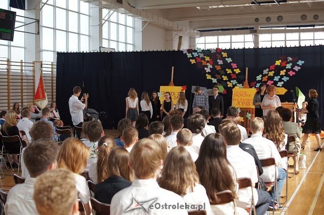 Uroczyste zakończenie roku szkolnego w Gimnazjum nr 2 [ZDJĘCIA] - zdjęcie #8 - eOstroleka.pl