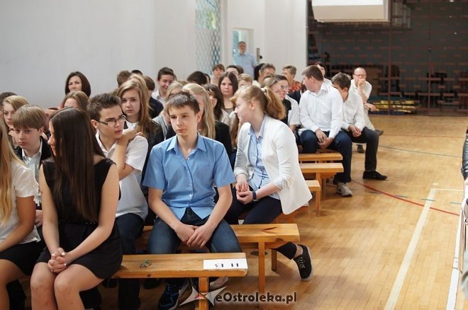 Uroczyste zakończenie roku szkolnego w Gimnazjum nr 2 [ZDJĘCIA] - zdjęcie #3 - eOstroleka.pl
