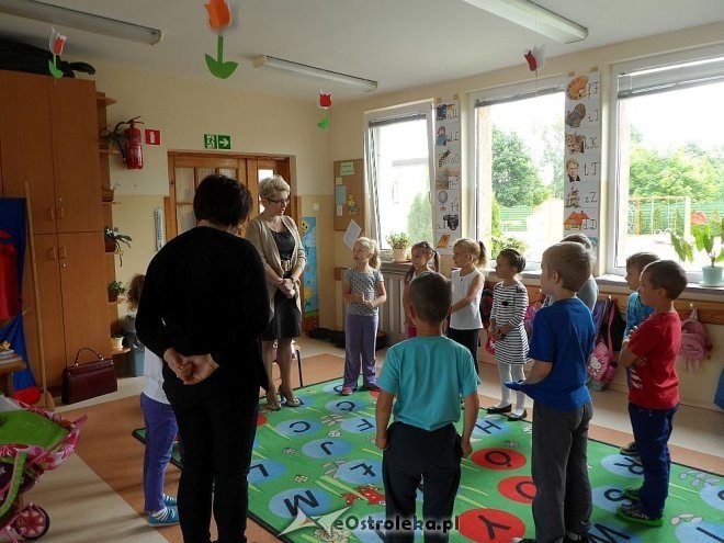 Spotkanie z Joanną Brodowską w Szkole Podstawowej „Pod Dębami” w Nasiadkach [27.06.2014] - zdjęcie #1 - eOstroleka.pl