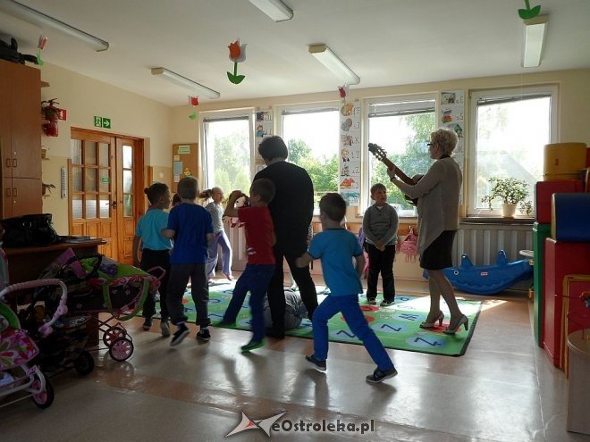 Spotkanie z Joanną Brodowską w Szkole Podstawowej „Pod Dębami” w Nasiadkach [27.06.2014] - zdjęcie #2 - eOstroleka.pl