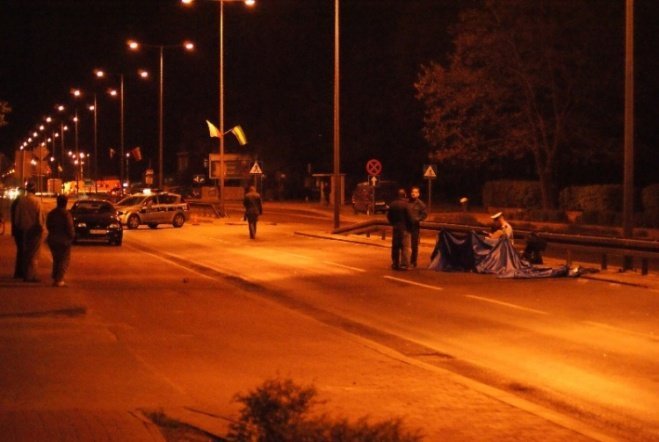 Śmiertelny wypadek na ul. Tragutta (01.05.09) - zdjęcie #9 - eOstroleka.pl