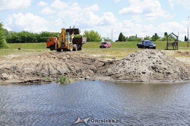 Pogłębianie kąpieliska przy Plaży Miejskiej [03.07.2014] - zdjęcie #3 - eOstroleka.pl