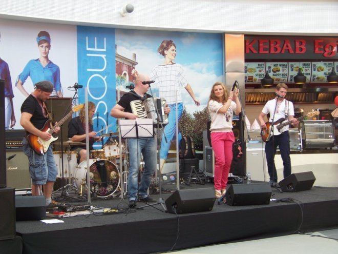 Koncert zespołu Tuhaj Bej w Galerii Bursztynowej (06.06.2014) - zdjęcie #1 - eOstroleka.pl