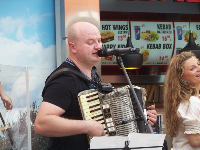Koncert zespołu Tuhaj Bej w Galerii Bursztynowej (06.06.2014) - zdjęcie #3 - eOstroleka.pl