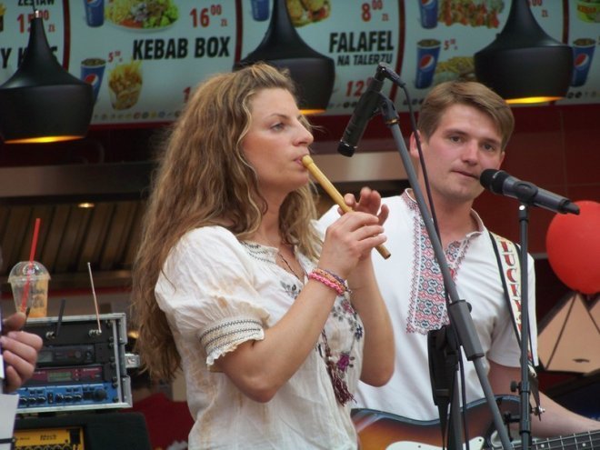 Koncert zespołu Tuhaj Bej w Galerii Bursztynowej (06.06.2014) - zdjęcie #5 - eOstroleka.pl