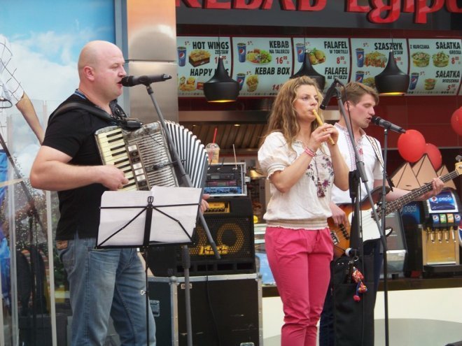Koncert zespołu Tuhaj Bej w Galerii Bursztynowej (06.06.2014) - zdjęcie #11 - eOstroleka.pl